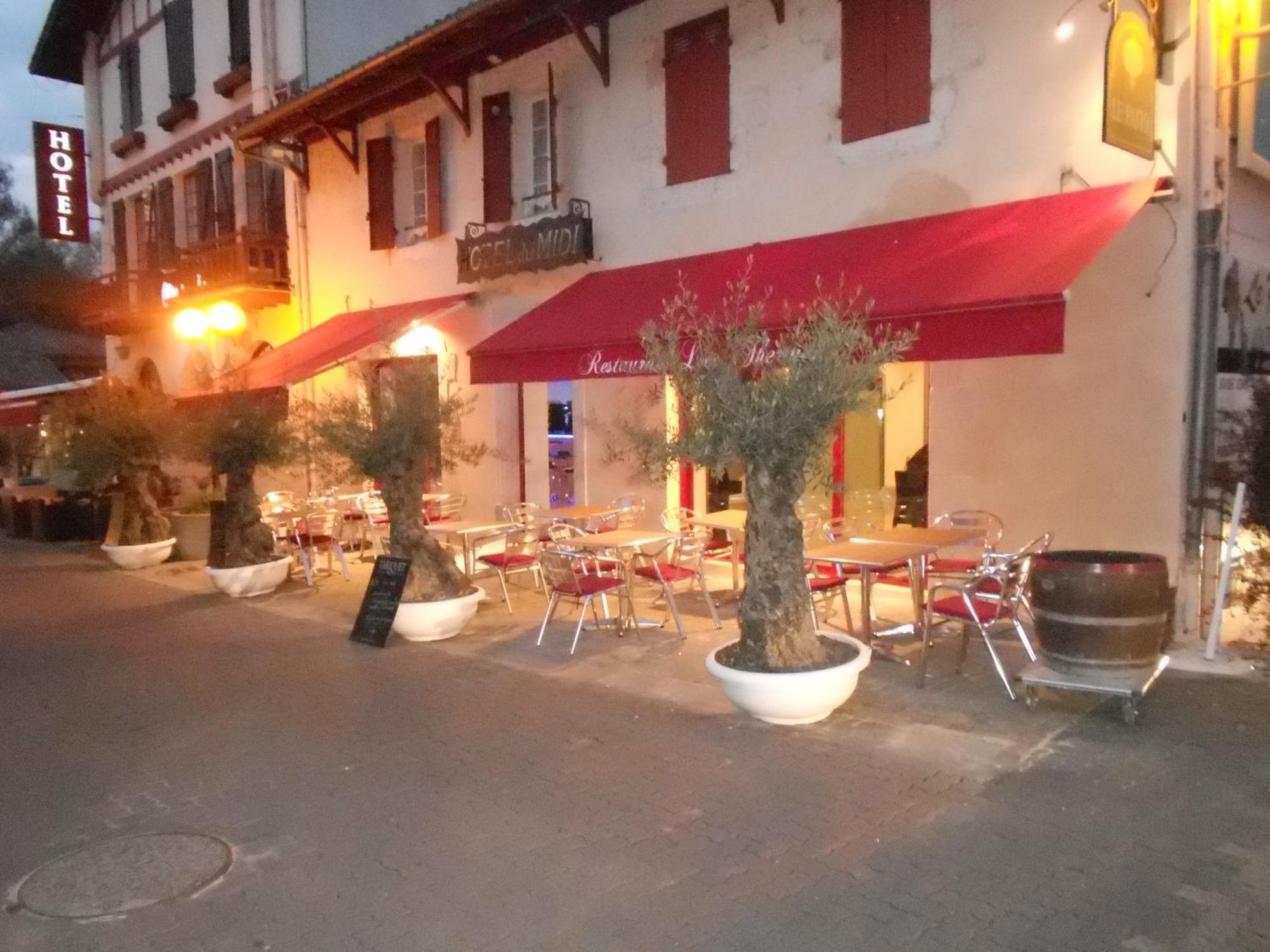 Hotel Du Midi Cazaubon Exteriör bild